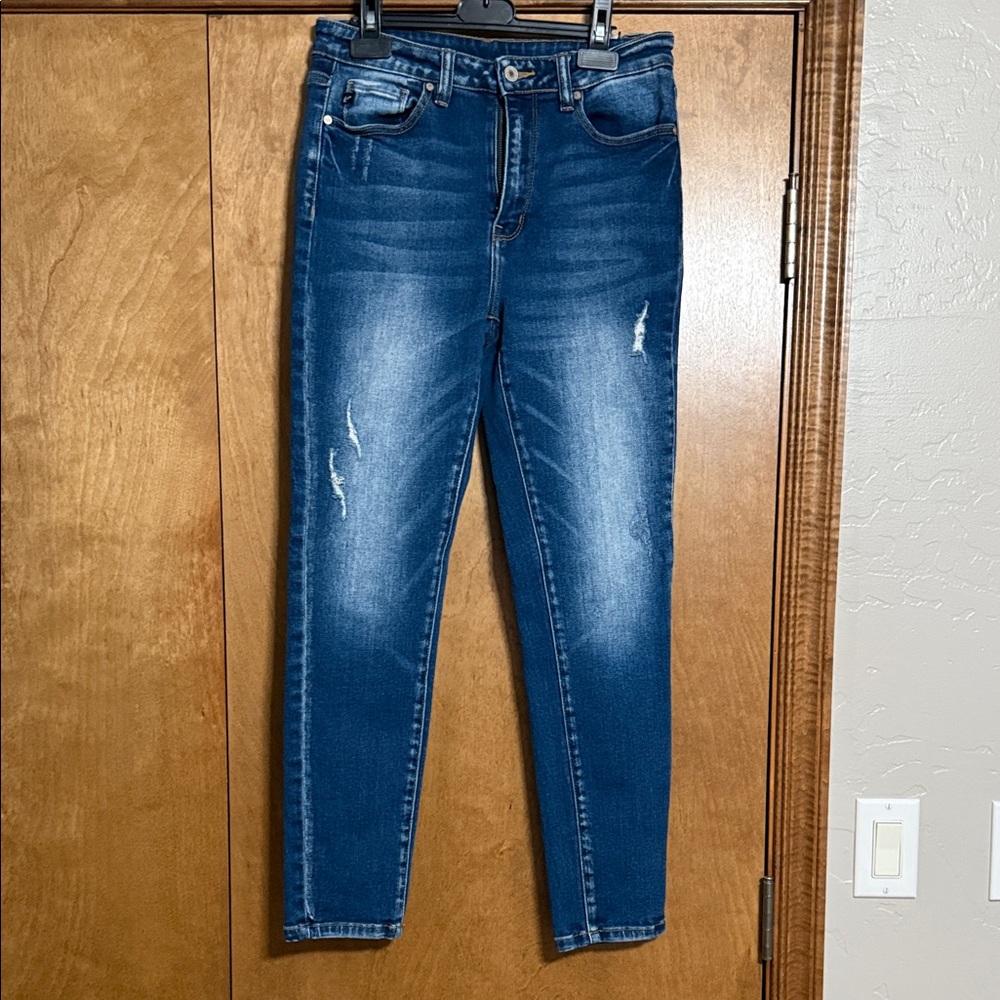 KanCan Distressed Blue Ankle Jeans